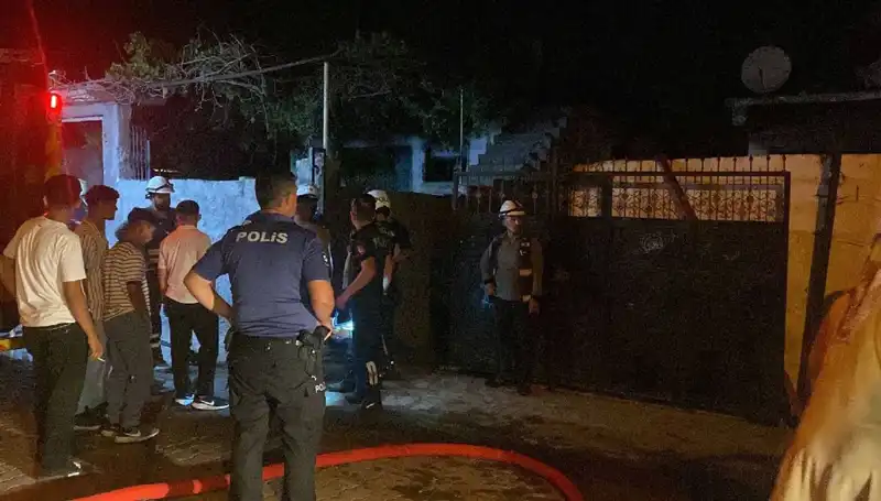 Ailesinin Evini Yakan Genç, Linç Tehlikesiyle Karşılaşınca Polisi Çağırdı