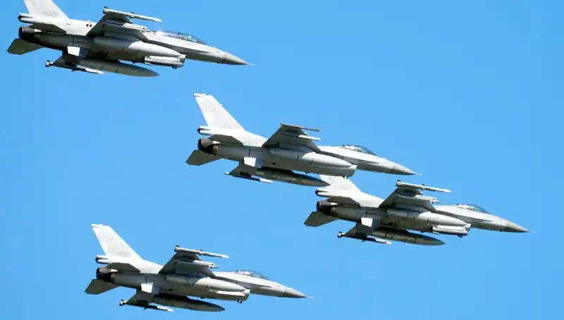 Ukrayna'nın Gökyüzündeki Geleceği: F-16 Pilotları için Yüzde 310 Milyon Dolarlık Yatırım