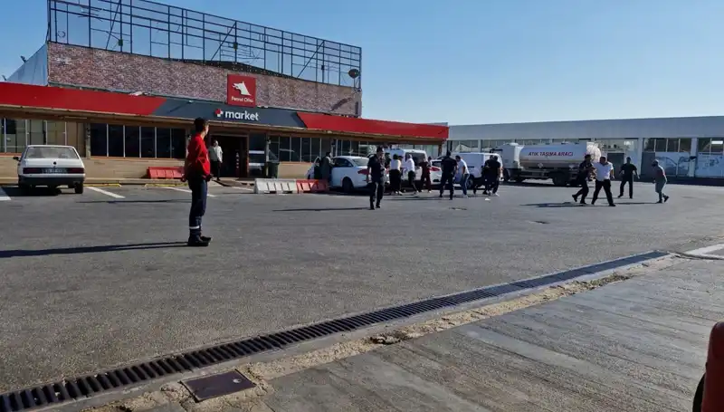 İki Aile Arasında Alevlenen Omuz Atma Kavgası, Akaryakıt İstasyonunu Karıştırdı