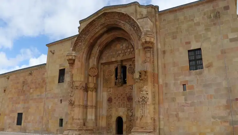 Divriği Ulu Camii ve Darüşşifası: Ziyaretçi Akınına Neden Olan Gözde Yer