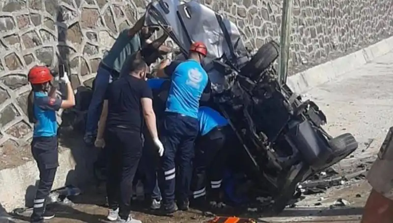 Tunceli'de Kafa Kafaya Çarpışan Araçlar: Üzücü Kazada Hayatını Kaybedenler Var