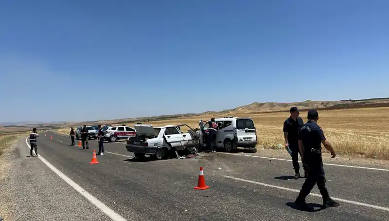 Adıyaman'da Feci Trafik Kazası: 4 Can Gitti, Hayat Durdu