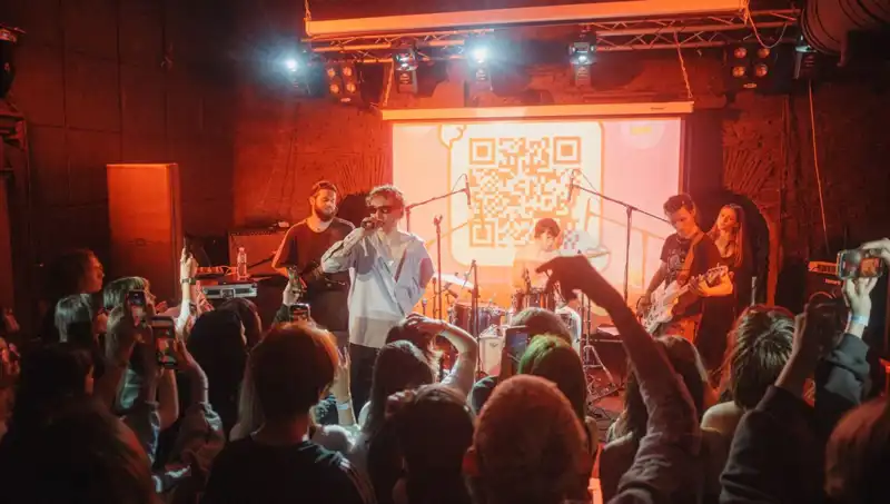 Savaşın Ortasında Hayat: Şehirde Saldırı ve Konser Aynı Anda Yaşandı