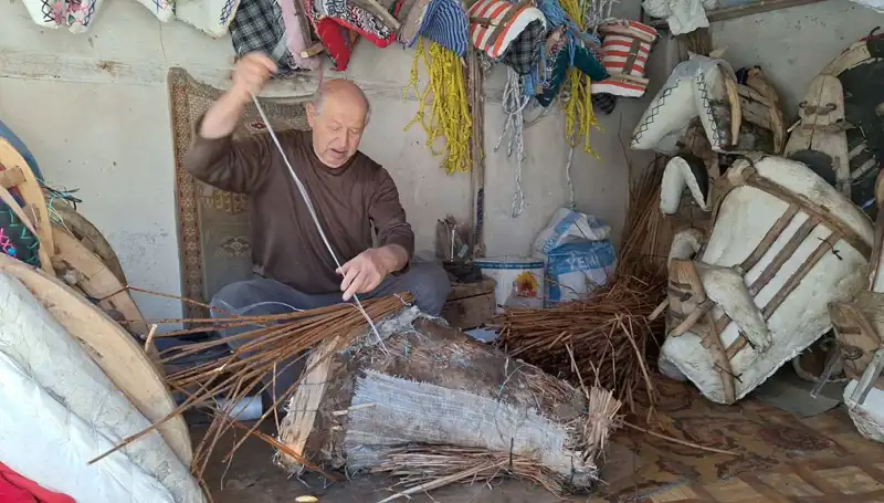Teknolojiye Rağmen Geleneksel El Sanatını Yaşatan Baba Mesleği