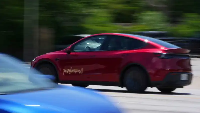 Musk'ın Robotaxi Projesi Hüsranla Sonuçlandı: Hız ve Yön Problemleri Ortaya Çıktı