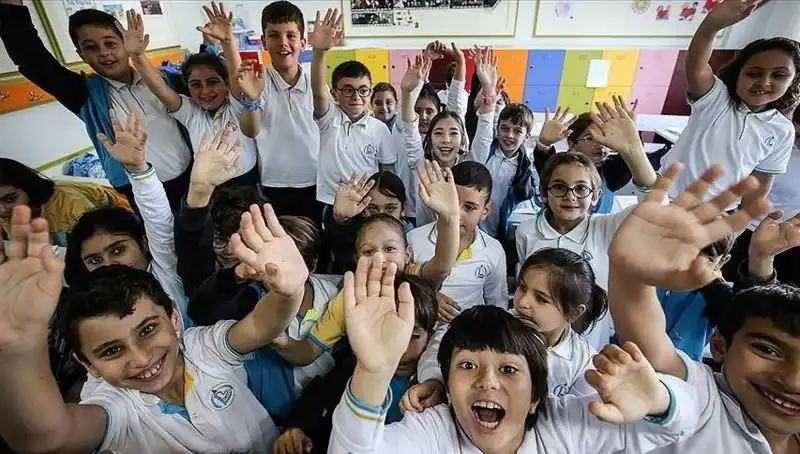 9 Günlük Tatilin Ardından Okullar Açılıyor: Öğrenciler ve Veliler Ne Bekliyor?
