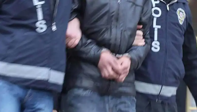 Türkiye'nin Dört Bir Yanında FETÖ Operasyonları: 65 Şüpheli Tutuklandı
