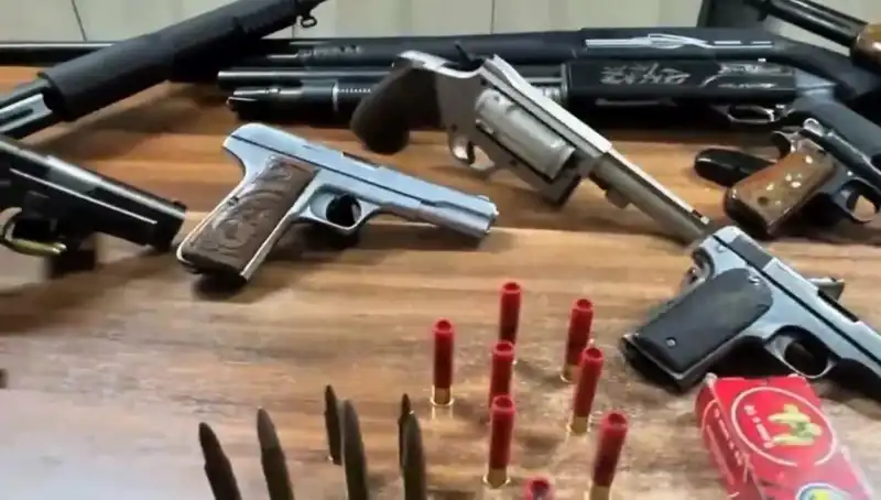 İzmir'de Yapılan Baskınla Yasa Dışı Silah Ticareti Çökertildi