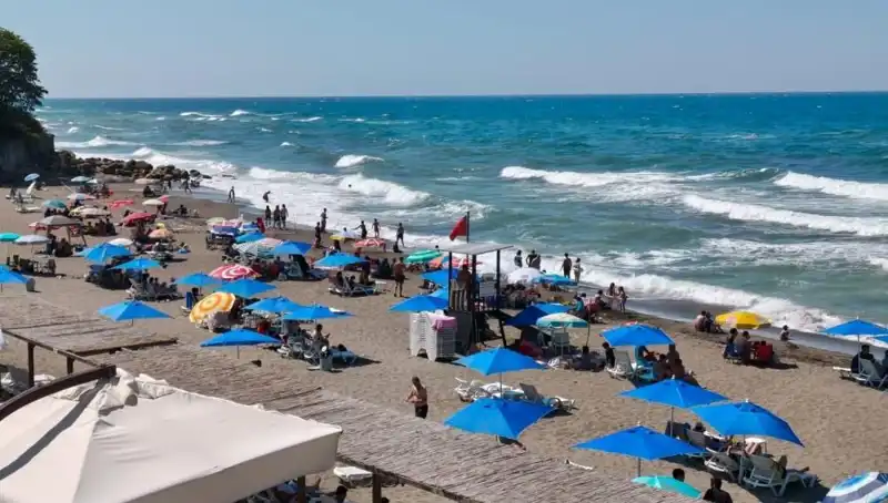 Akçakoca’da Deniz Yasağı: Tatilcileri Korkutan Gelişme!