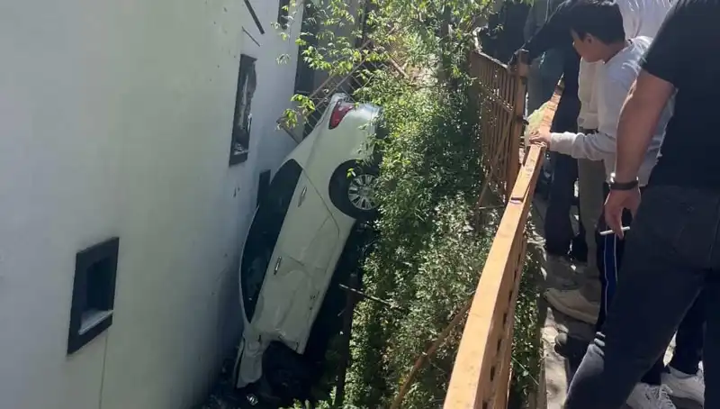 Kağıthane'de Metrelerce Sürüklenen Araçla Korku Dolu Anlar Yaşandı