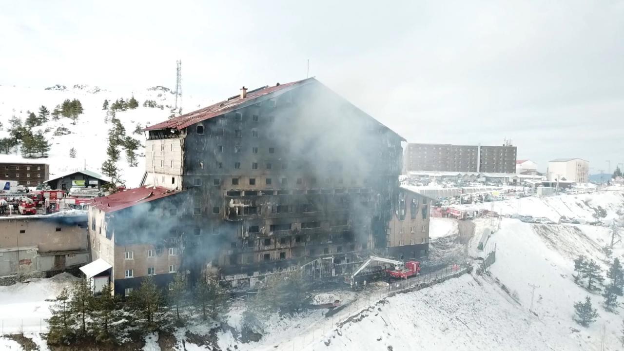 Bakan Tunç: Yangınla İlgili Otelin Sahibi Dahil 4 Kişi Gözaltına Alındı