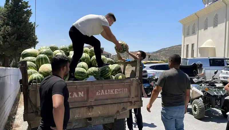 Ücretsiz Karpuz Dağıtımıyla Yaz Sıcaklığına Renk Katıldı!