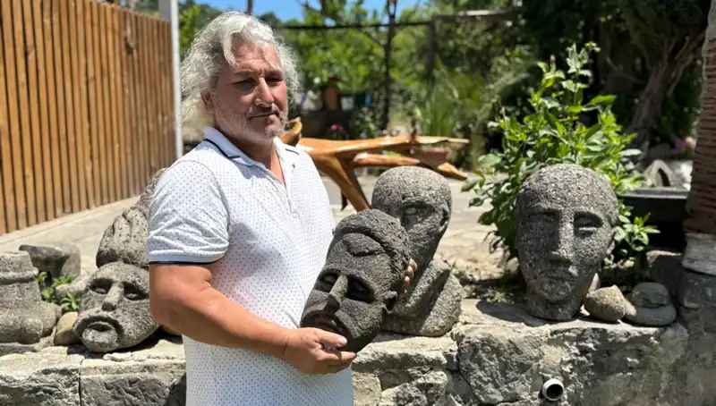 Yetenekli Sanatçı, Tarihi Eser Gibi Görünen Eşsiz Eserler İle Dikkatleri Üzerine Çekiyor