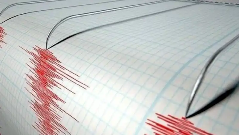 Ege Denizi'nde Beklenmedik Deprem: 3.5 Büyüklüğündeki Sarsıntı Halkı Korkuttu