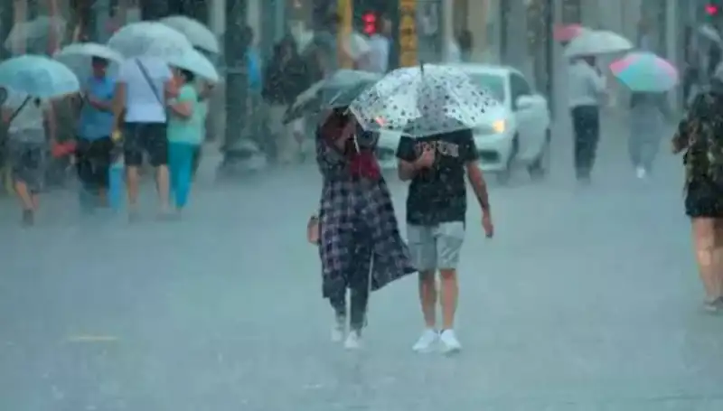 İstanbul'da Sağanak Yağış, Yangın Bölgesinde Kuvvetli Rüzgar Tehlikesi Sel Olacak mı?