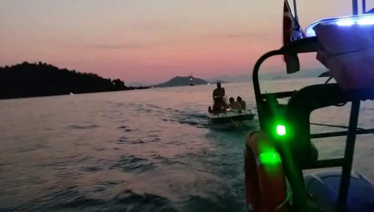 Fethiye Açıklarında Sürüklenen Teknedeki 4 Kişi Kahramanlar Tarafından Kurtarıldı