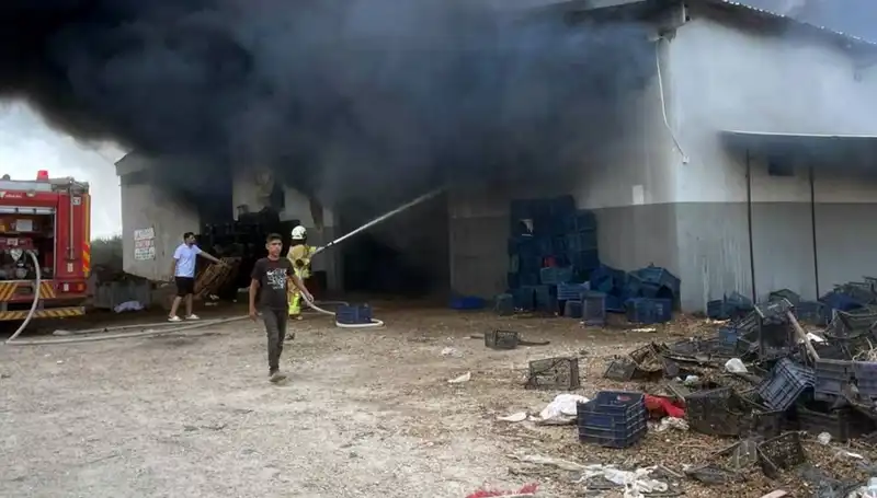 Plastikte Korkutan Yangın: Depo Alev Alev Yandı