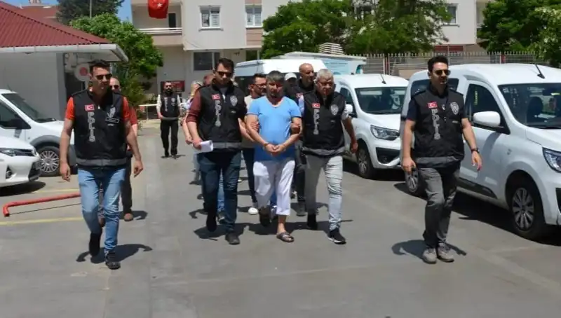 Lüleburgaz’da Şok Fuhuş Operasyonu: Yüzlerce Kişi Gözaltında!