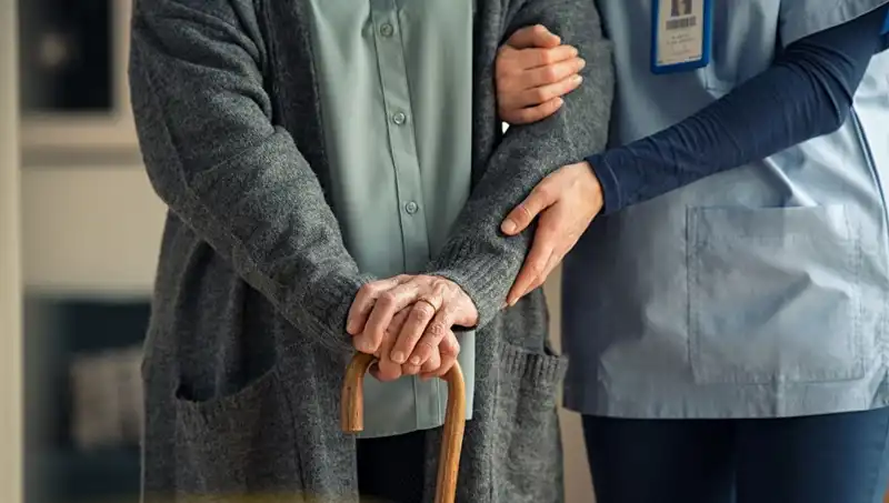 102 Yaşındaki Dünyanın En Yaşlı Doktoru: Uzun Yaşam Sırlarını Açıklıyor