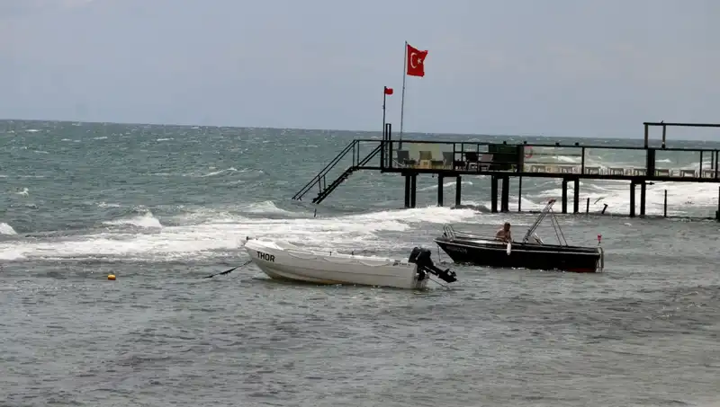 Poyraz Fırtınası Üzerine Denize Girmek Yasaklandı: Nedenleri ve Etkileri