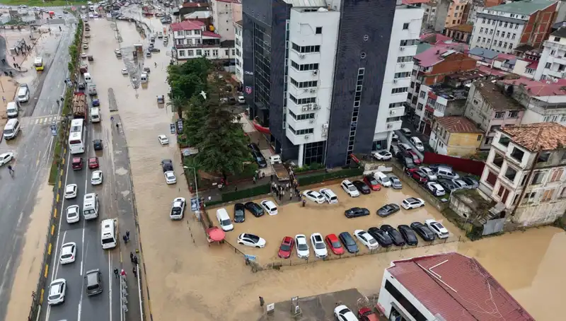 Trabzon'da Sel Felaketi Sonrası Arama Kurtarma Çalışmaları Devam Ediyor