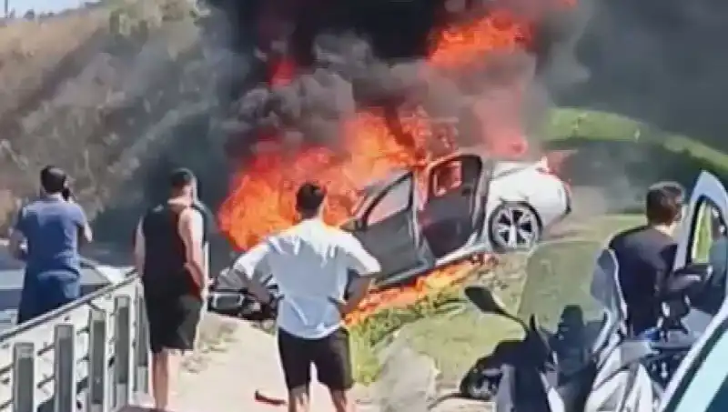 TEM Otoyolunda Korkunç Kaza: Otomobil Alev Alev Yandı