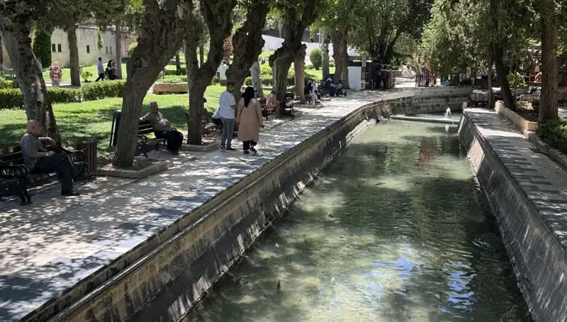 Şanlıurfa'da Termometreler 37 Dereceye Ulaştı: Rekor Sıcaklıklar Gelenleri Şaşırttı