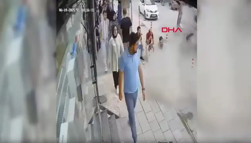 TIR Patlağı Şehirde Şok Etkisi Yarattı: O Anlar Kameralara Yansıdı!