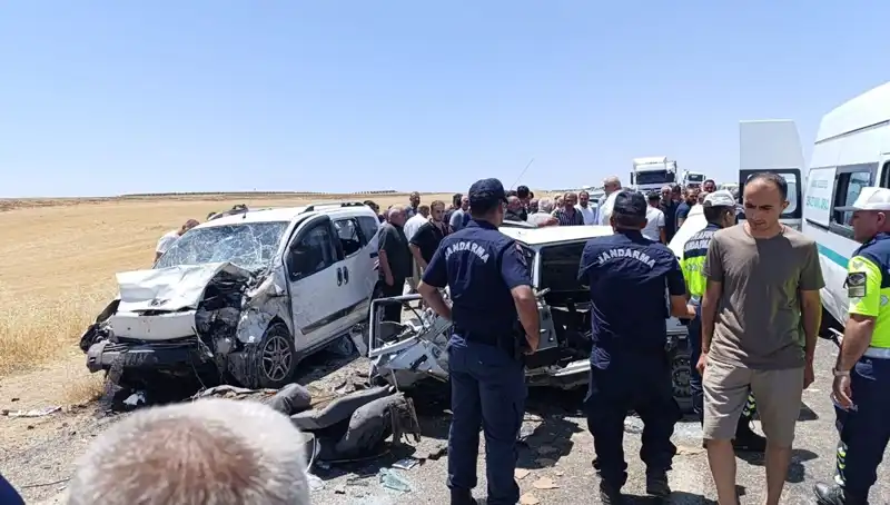 Otomobil ve Hafif Ticari Araç Çarpıştı: 4 Can Kaybı, 1 Yaralı!