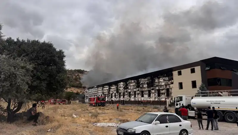 Kayseri'deki Mobilya Fabrikasında Yangın, Çalışanlar Tahliye Edildi!