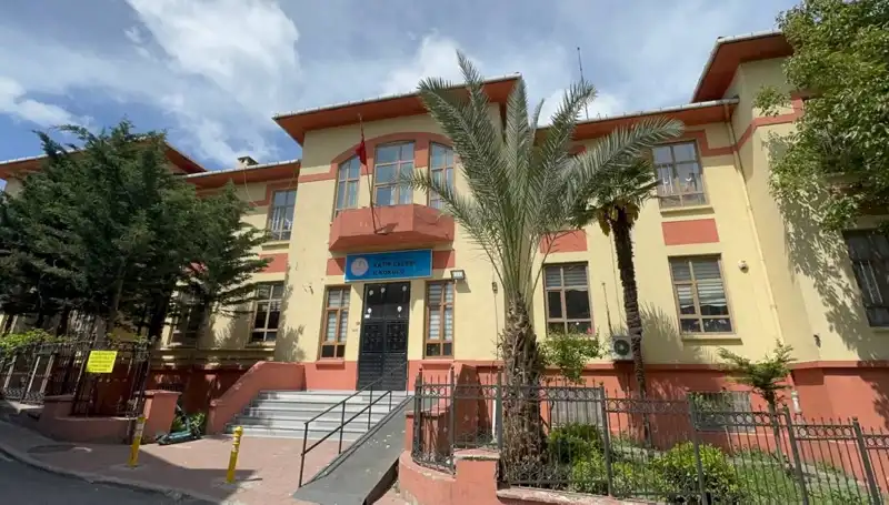 Depremde Hasar Gören 4 Okul, Risk Sebebiyle Hızla Boşaltıldı