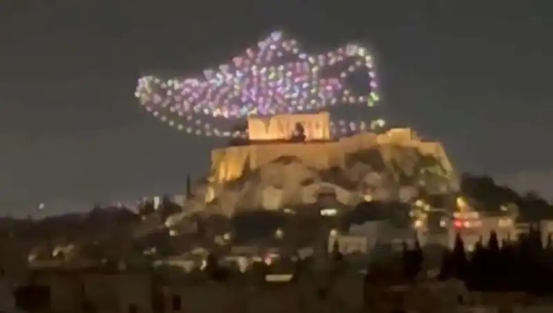 Akropolis Üzerinde Drone ile Yapılan Reklamlara Soruşturma Başlatıldı
