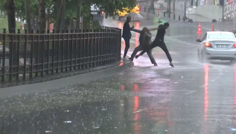 İstanbul ve İzmir İçin Turuncu Kodlu Alarm: Meteoroloji Uyarıyor!